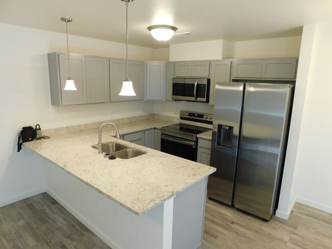 Building Photo - Newer Construction close to Community Hospital