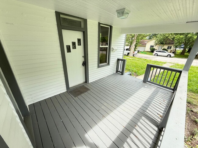 Building Photo - 3 Bed 1 Bath Aurora, MO