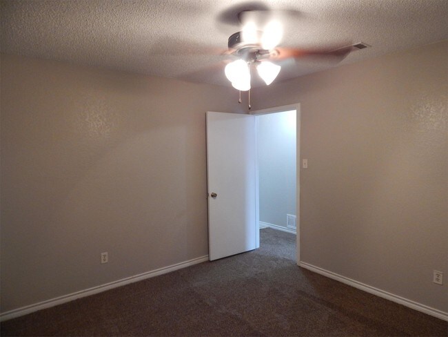 Building Photo - 4503 River Oaks Dr