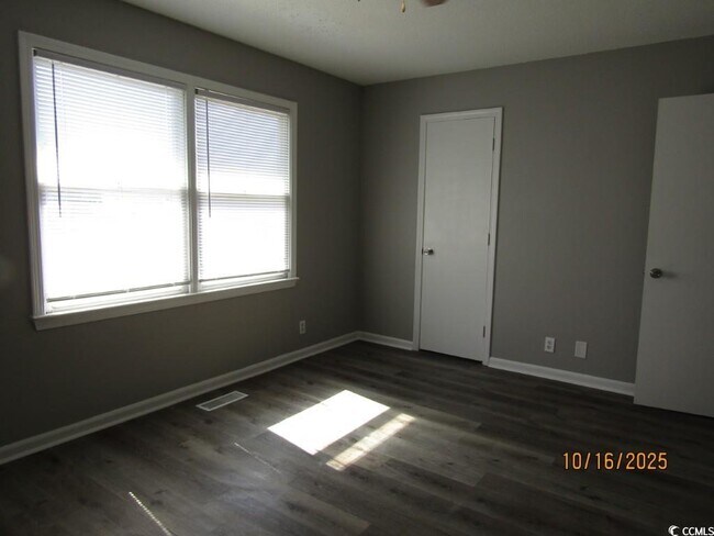 Building Photo - 1703 Fawn Vista Dr N