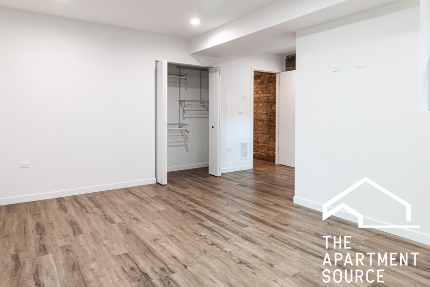 Building Photo - 1428 W Jonquil Ter