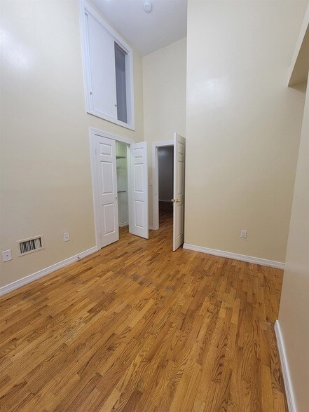 Building Photo - 409 W 53rd St
