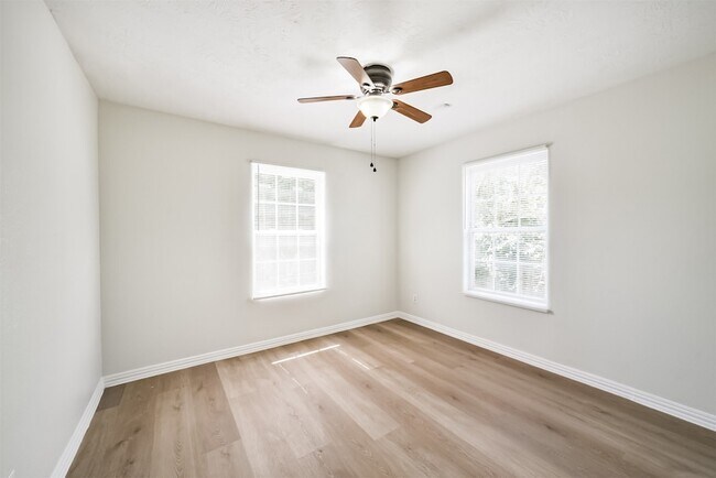 Building Photo - 1510 Tarley St