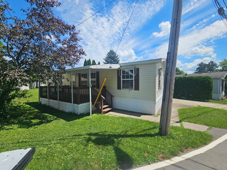 Building Photo - 30 Kris Ann Dr