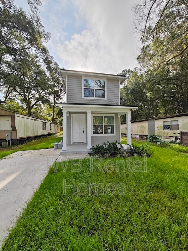 Primary Photo - 11137 Pine St