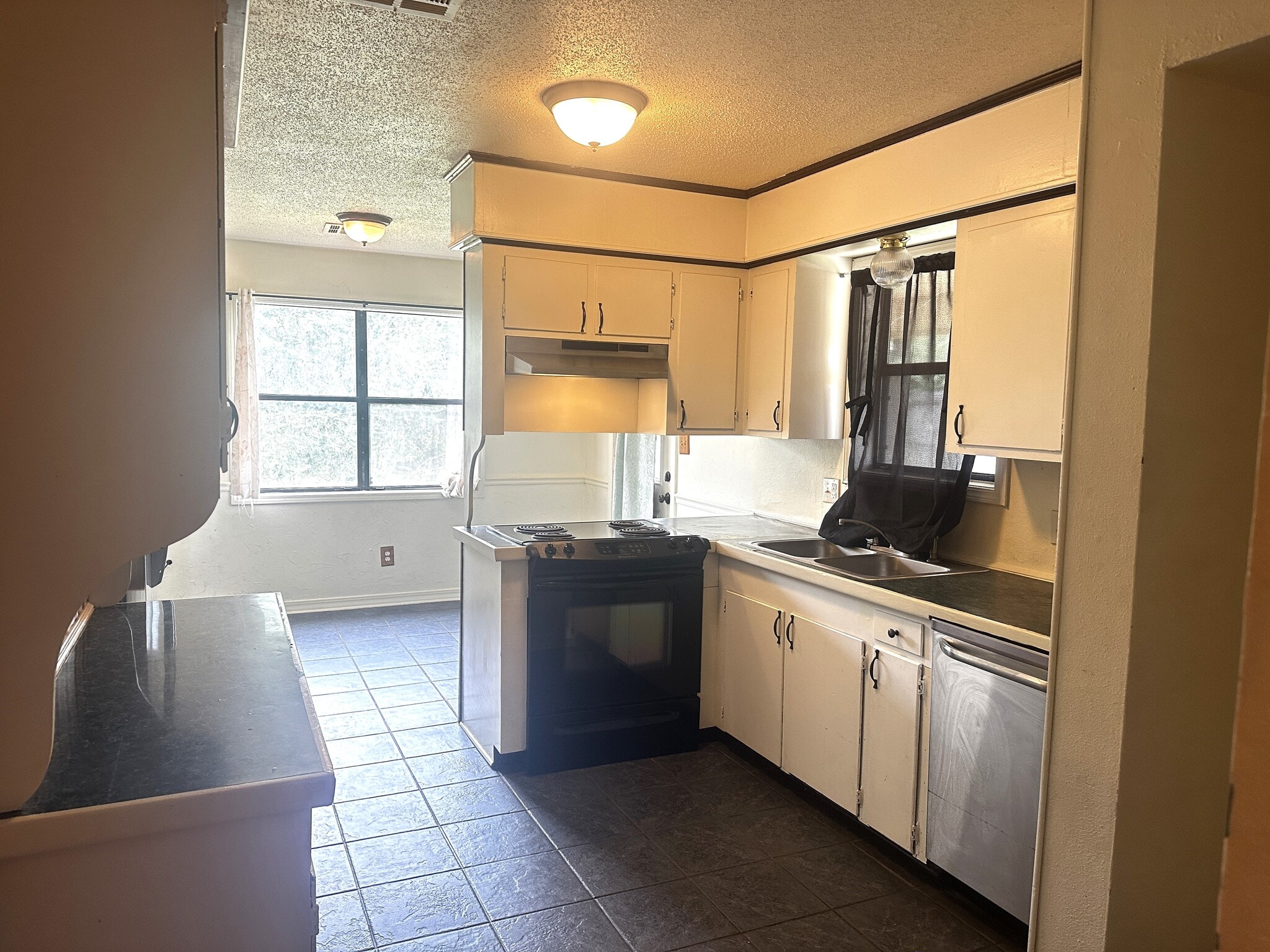 Building Photo - 1408 Wagon St