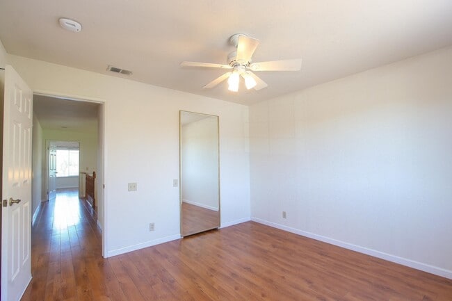 Building Photo - Large 4BR 3BA Updated Home in Quiet Neighb...