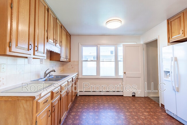 Building Photo - 1529 Walnut Dr