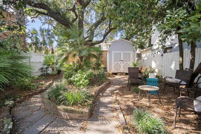 Building Photo - 237 Coming St