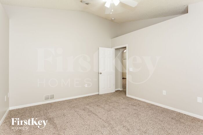 Building Photo - 8408 Oak Crossing Dr W