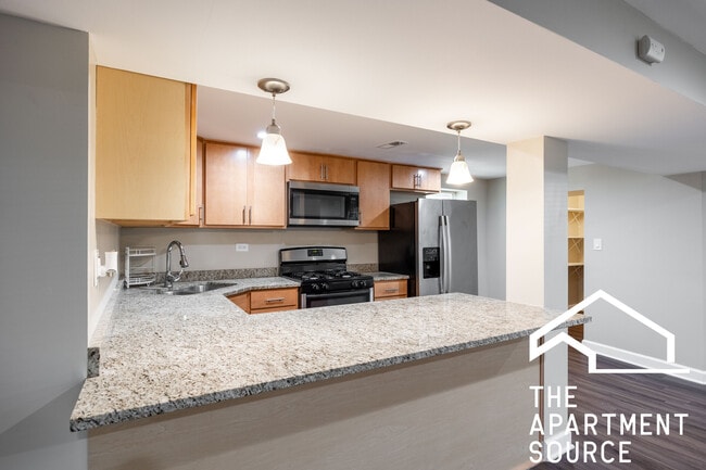 Building Photo - 2118 N Avers Ave