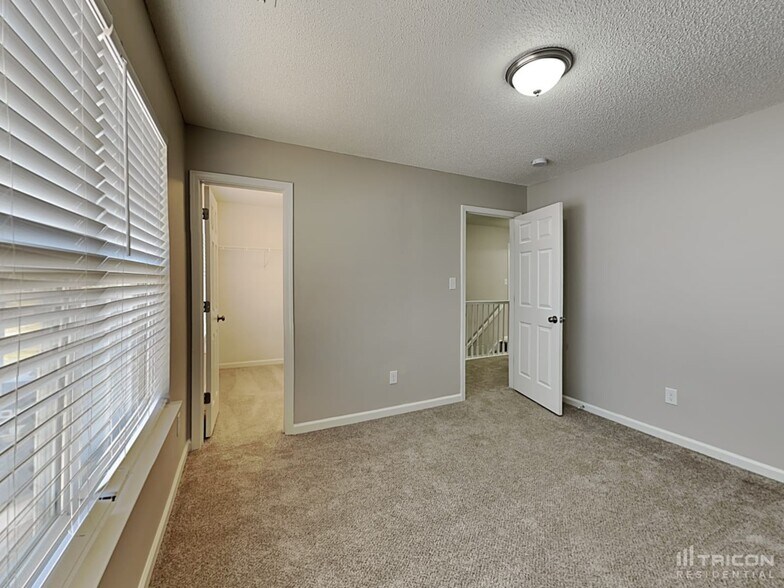 Building Photo - 124 Redstone Ln