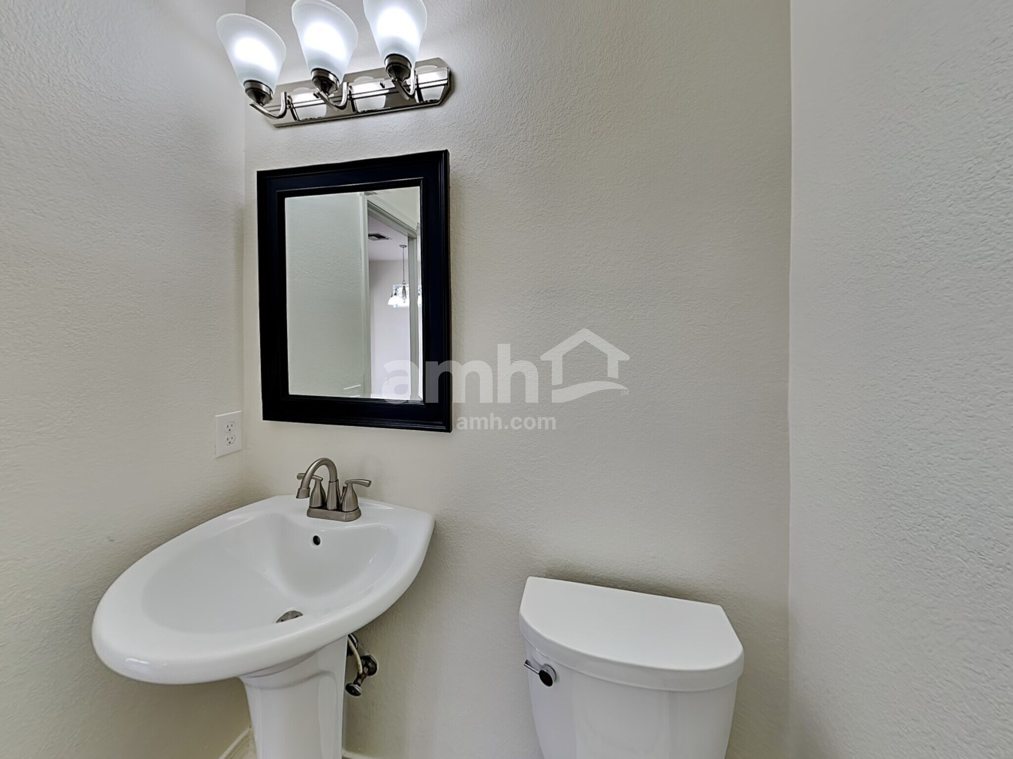 Building Photo - 115 W Camino Rancho Vecino