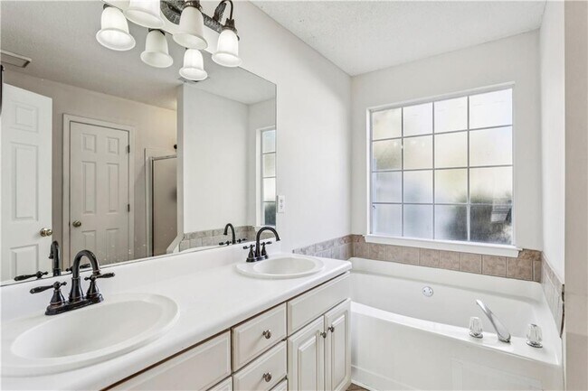 Building Photo - 3025 Vineyard Way