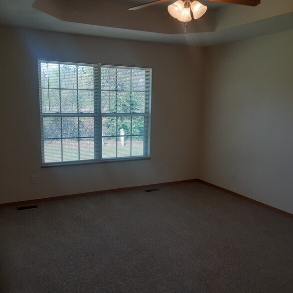 Building Photo - 325 S Casa Grande Ave