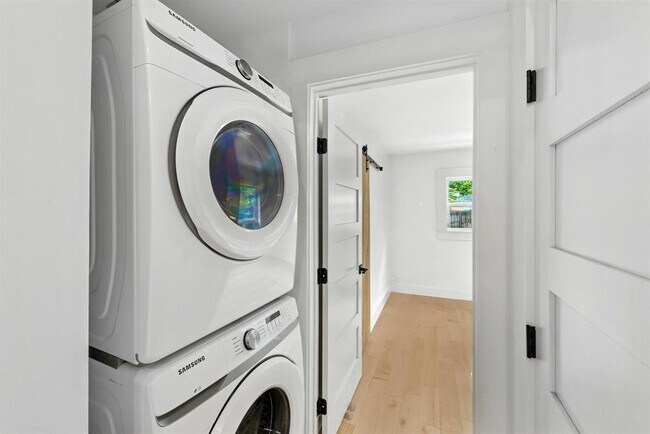 Building Photo - 53 Comal St