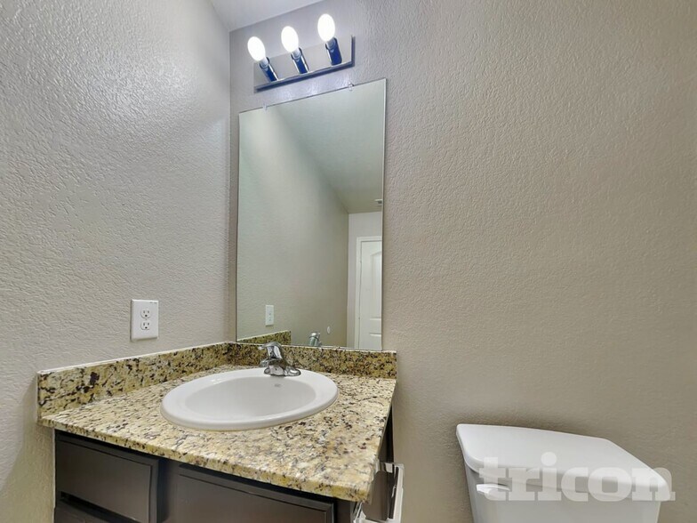 Building Photo - 20017 Woodrow Wilson St