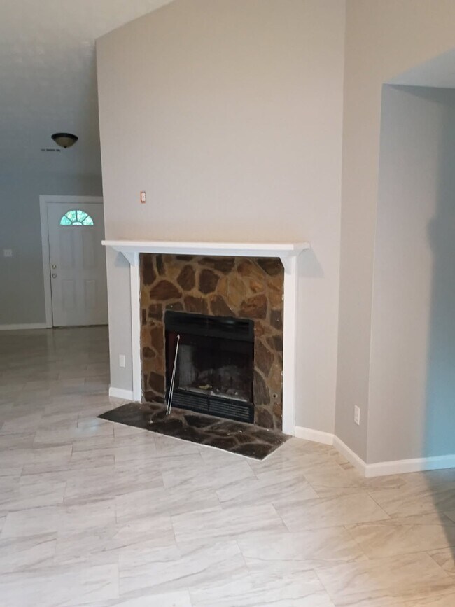 Building Photo - 135 Fruitwood Trce