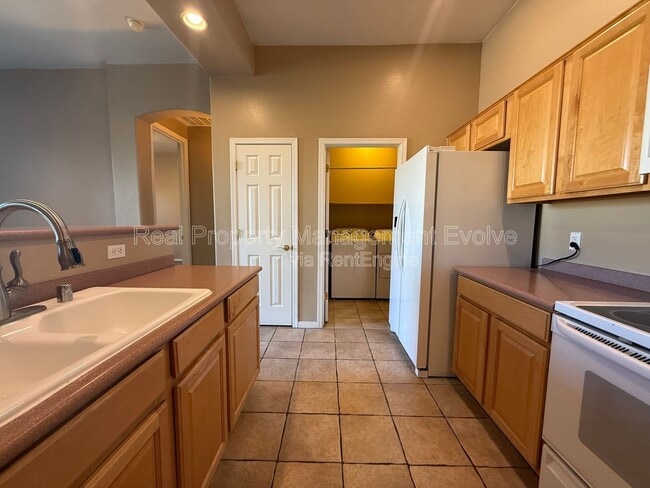 Building Photo - 16420 N Thompson Peak Pkwy