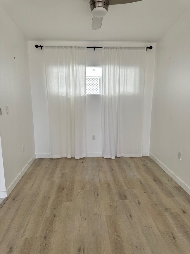 Dining Room - 1212 N Clark St