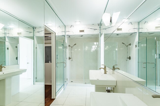 Building Photo - 1302 Marina Bay Dr