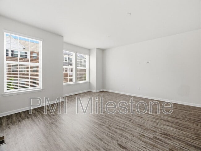 Building Photo - 7055 Delegate Pl