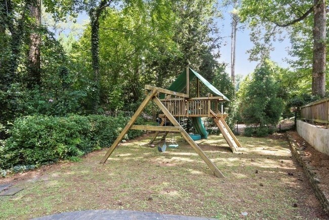 Building Photo - 1079 E Clifton Rd NE