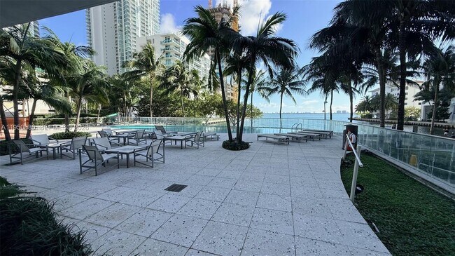 Building Photo - 460 NE 28th St