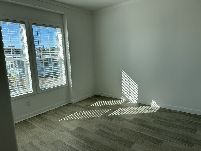 Building Photo - 5646 Blue Harbor Dr