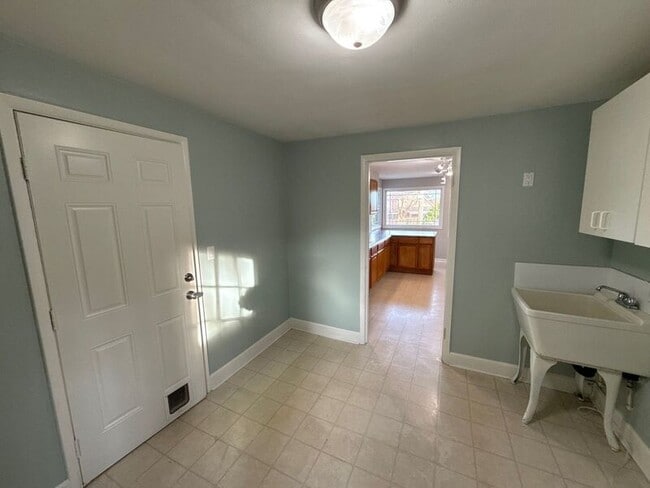 Building Photo - 1740 Glen Creek Rd NW