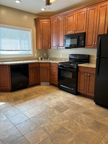 Building Photo - 158 Dryden Way