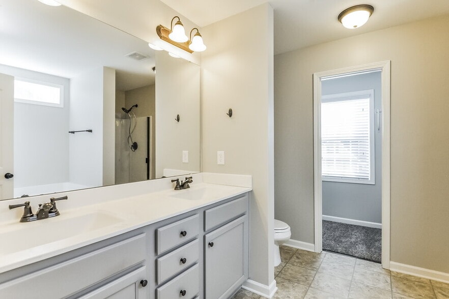 Building Photo - 244 E Webber Ln