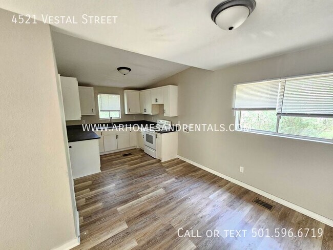 Building Photo - 4521 Vestal St