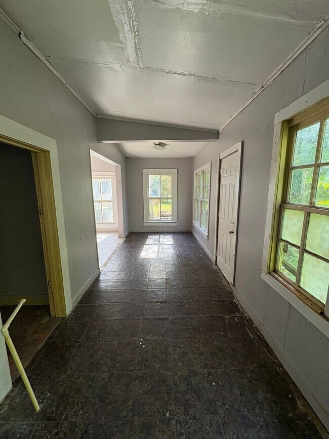 Building Photo - 2814 Hardy St