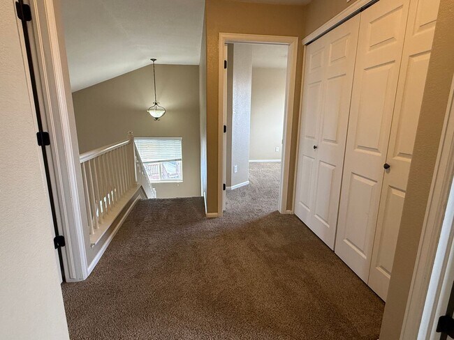 Building Photo - Beautiful 3 Bed / 3 Bath Home in Desirable D49!