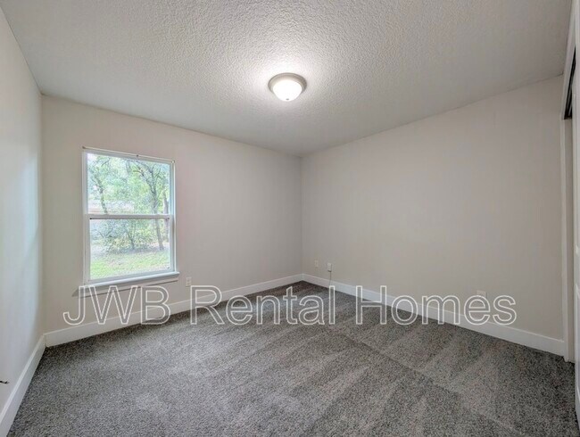 Building Photo - 10638 Akers Dr S