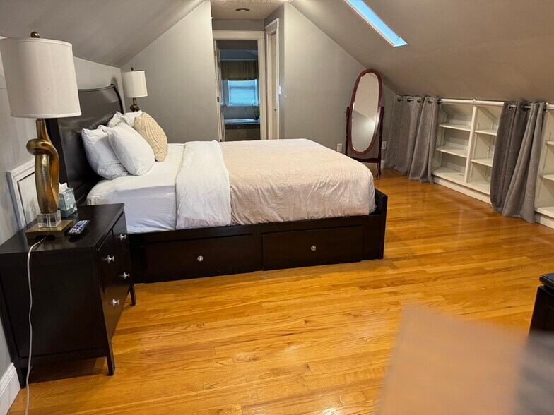 Building Photo - 203 Riverview Ave