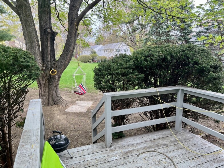 Backyard - 1 Meetinghouse Rd