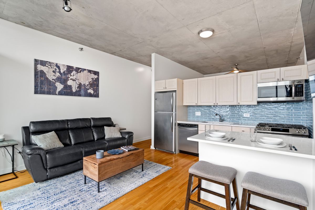 Building Photo - 1720 S Michigan Ave