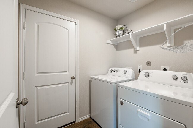 Building Photo - 2407 Poplar Copse Ct