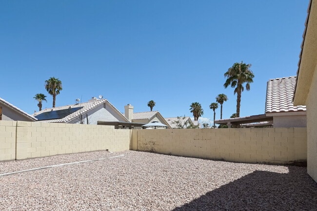 Building Photo - 5256 Del Lago Dr