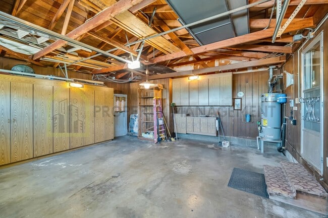Building Photo - Charming 3-Bed Ranch Home with room for 4t...