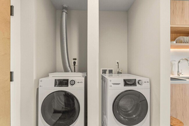 Building Photo - 11 NE 6th St