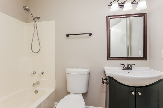 Building Photo - 3 Bedroom Home in Nashville