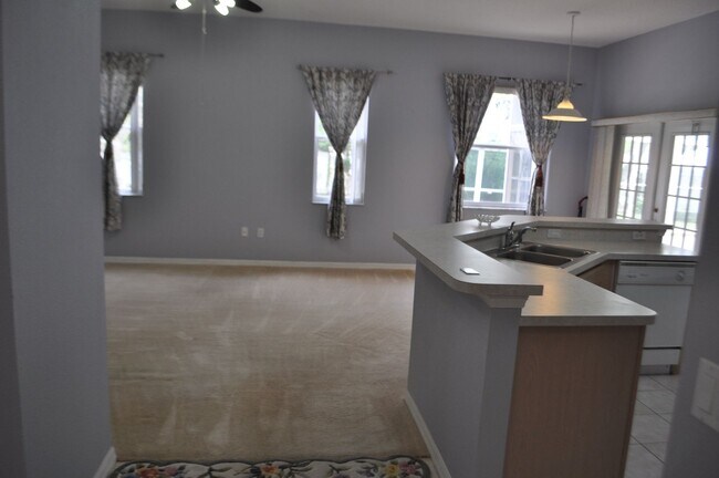 Building Photo - Lovely home in Pine Lakes