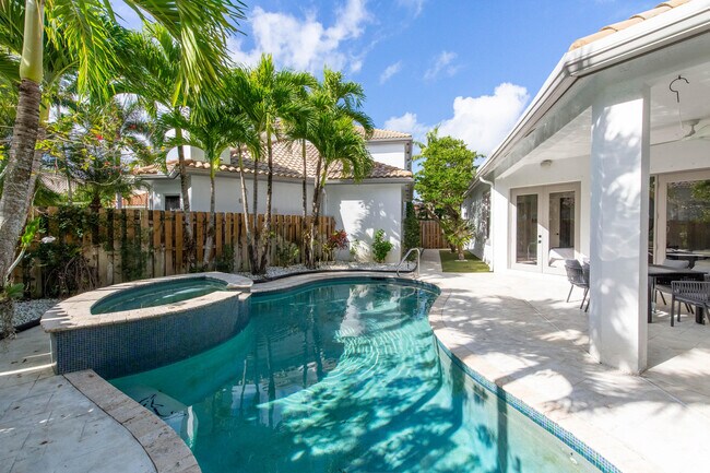 Building Photo - 2443 Players Ct