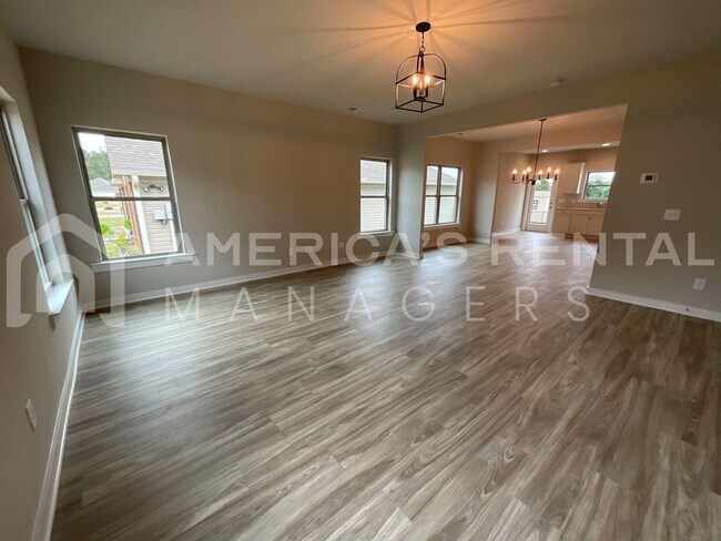 Building Photo - Home for Rent in Weaver AL! Available to View Now!!!