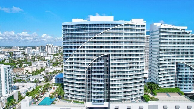 Building Photo - 3101 Bayshore Dr