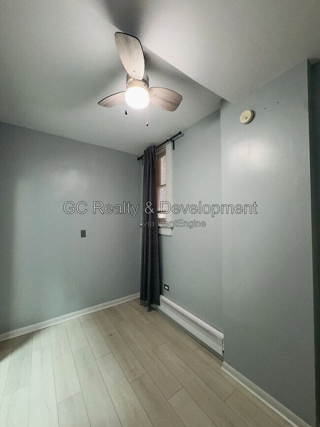 Building Photo - 2307 S Leavitt St