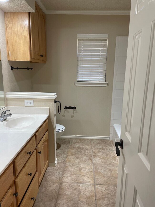 Building Photo - 4 Bedroom in Bacon Crest